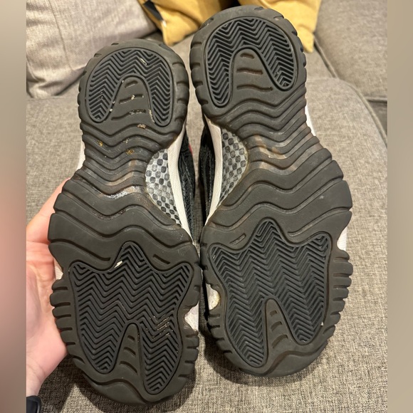 Air Jordan 11 Retro Low IE 'Black Charcoal Red - Picture 5 of 5